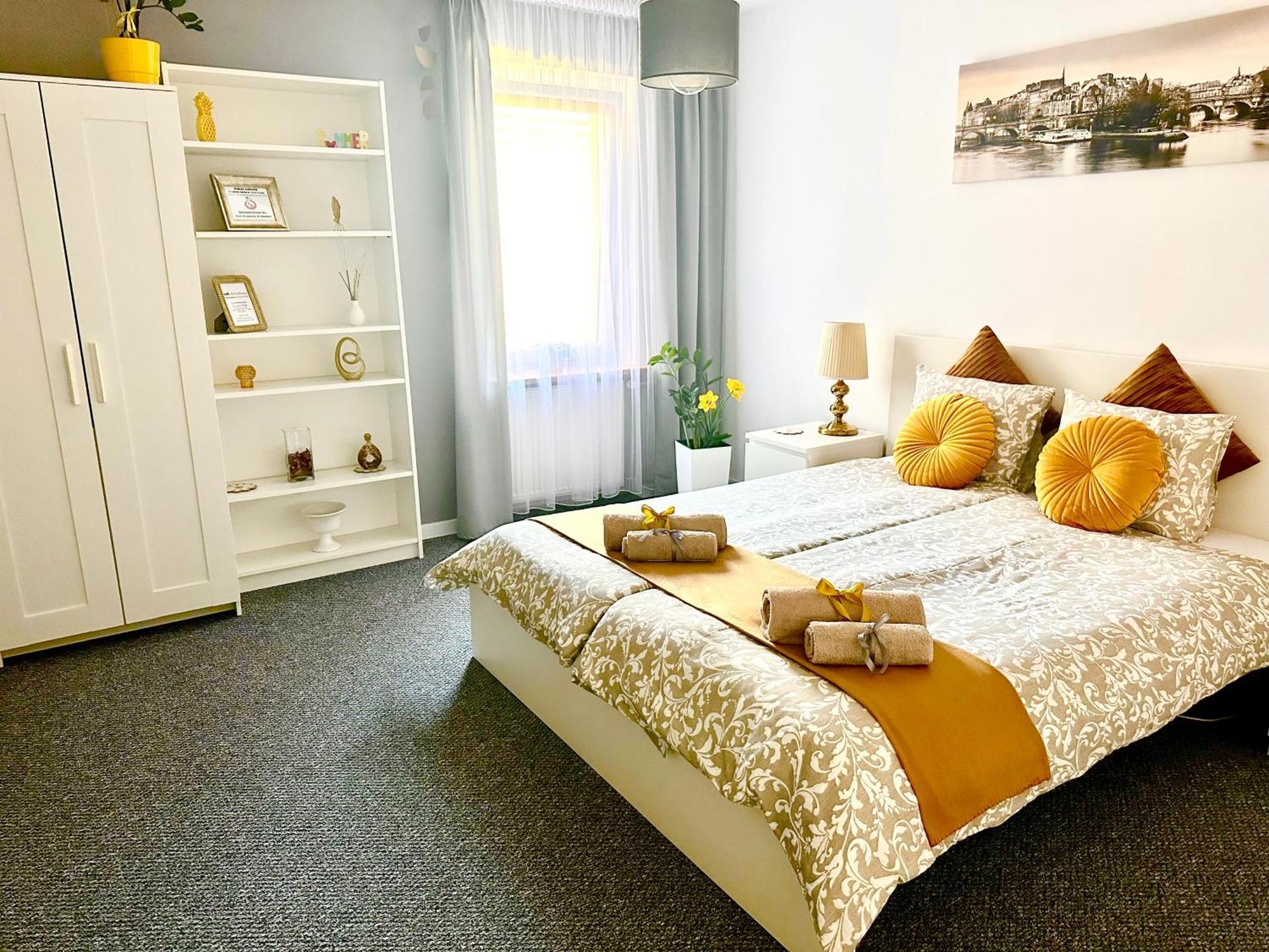 Grey House Hostel Wrocław Buitenkant foto